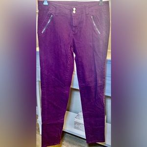 SEVENTEEN Women’s Junior Size 7 Maroon Denim Pants w/Zipper Accent